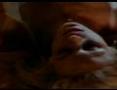 Kelly Preston se fait prendre violement sur la table 